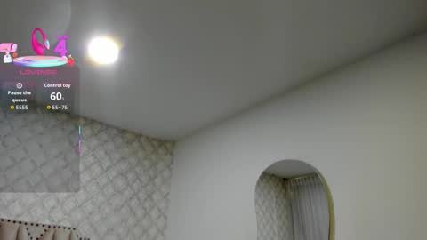 Snapshot of skinnygirl_28 chatting on 02.14.26 SkinnyGirl online show from 02.14.26