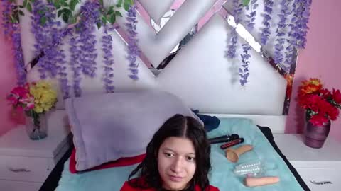 Snapshot of skinnyhorny_ chatting on 12.20.24  SKINNYHORNY   online show from 12.20.24