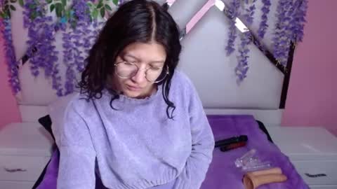 Snapshot of skinnyhorny_ chatting on 12.21.24  SKINNYHORNY   online show from 12.21.24