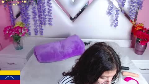 Snapshot of skinnyhorny_ chatting on 12.29.24  SKINNYHORNY   online show from 12.29.24