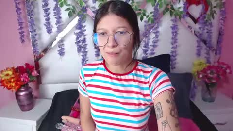 Snapshot of skinnyhorny_ chatting on 01.28.25  SKINNYHORNY   online show from 01.28.25