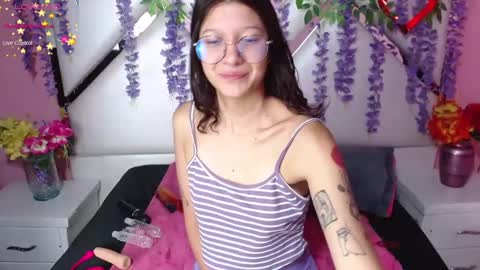 Snapshot of skinnyhorny_ chatting on 01.30.25  SKINNYHORNY   online show from 01.30.25