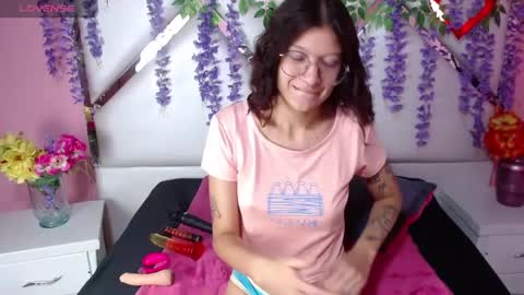 Snapshot of skinnyhorny_ chatting on 01.31.25  SKINNYHORNY   online show from 01.31.25