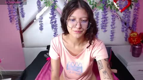 Snapshot of skinnyhorny_ chatting on 01.31.25  SKINNYHORNY   online show from 01.31.25