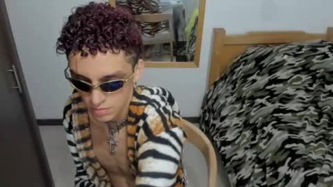 Snapshot of skinnypipe15 chatting on 10.20.25 skinnypipe15 online show from 10.20.25