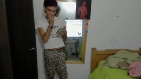 Snapshot of skinnypipe15 chatting on 10.21.25 skinnypipe15 online show from 10.21.25