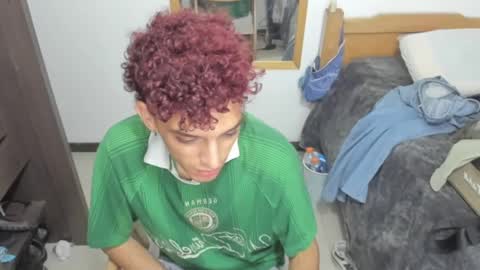 Snapshot of skinnypipe15 chatting on 10.27.25 skinnypipe15 online show from 10.27.25