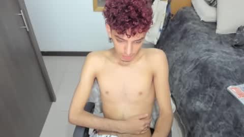 Snapshot of skinnypipe15 chatting on 11.05.25 skinnypipe15 online show from 11.05.25