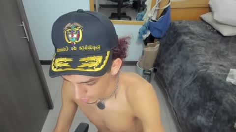 Snapshot of skinnypipe15 chatting on 11.14.25 skinnypipe15 online show from 11.14.25