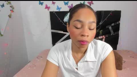 Snapshot of skinnysamantha chatting on 11.25.25 SAMANTHA online show from 11.25.25