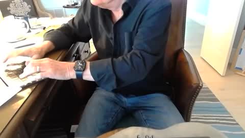 Snapshot of skr235 chatting on 02.20.25 skr235 online show from 02.20.25