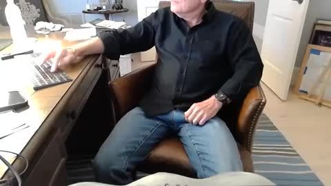 Snapshot of skr235 chatting on 02.20.25 skr235 online show from 02.20.25