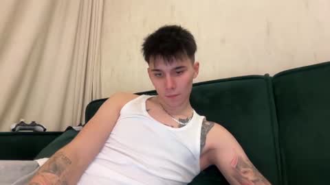 Snapshot of sky_hexx chatting on 07.26.26 Roby online show from 07.26.26