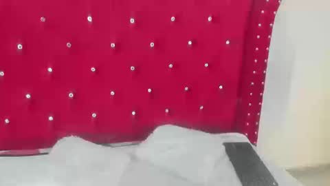 Snapshot of sky_ls chatting on 09.22.25 sky_ls online show from 09.22.25