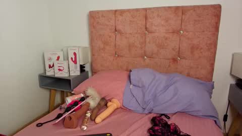 skye moore online show from 10.14.25