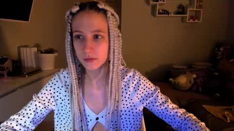 Snapshot of skyewavy chatting on 10.07.25    online show from 10.07.25