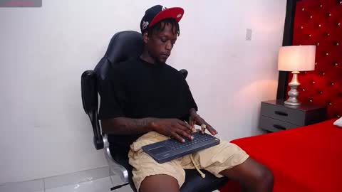 Snapshot of skylerbigxxx chatting on 09.26.25 SKYLERBIGXXX online show from 09.26.25