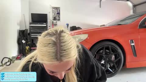 Snapshot of skylerprice chatting on 10.30.25 skyler online show from 10.30.25