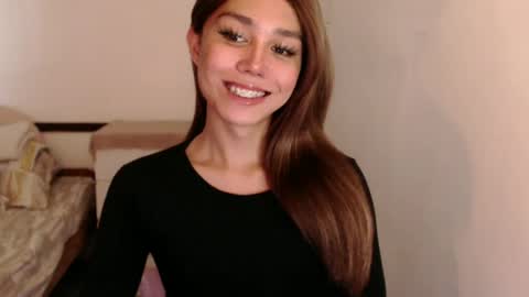 Snapshot of skyllerkent chatting on 06.18.26 Sky online show from 06.18.26