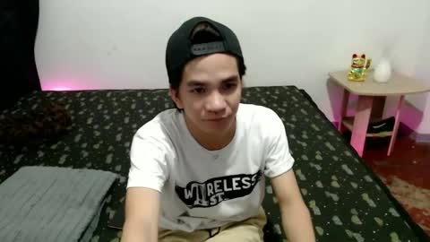 Snapshot of skyloquitexx chatting on 04.15.26 skyler online show from 04.15.26