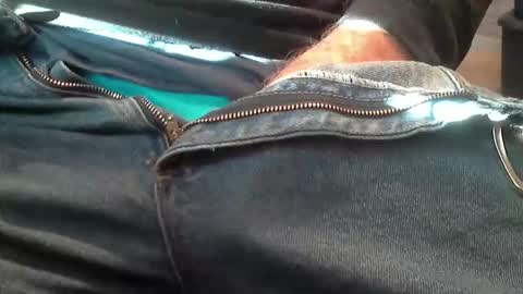 Snapshot of skypylot chatting on 12.16.25 ResqPylot2 online show from 12.16.25