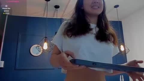 Snapshot of skyy_bloom chatting on 11.17.25 Sky online show from 11.17.25