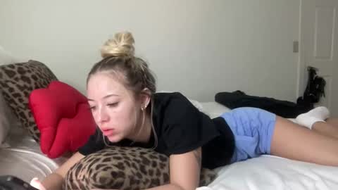 Snapshot of skyybanks chatting on 10.21.25 Skylar online show from 10.21.25