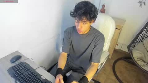 Snapshot of slasher_x chatting on 01.11.26 slasher_x online show from 01.11.26