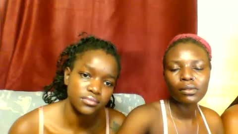 Snapshot of sleek_ass chatting on 02.21.25 sleek_ass online show from 02.21.25