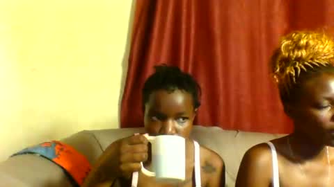 Snapshot of sleek_ass chatting on 03.09.25 sleek_ass online show from 03.09.25