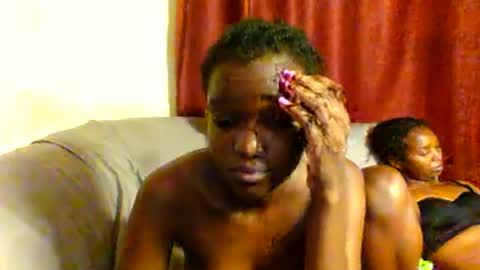 Snapshot of sleek_ass chatting on 03.10.25 sleek_ass online show from 03.10.25