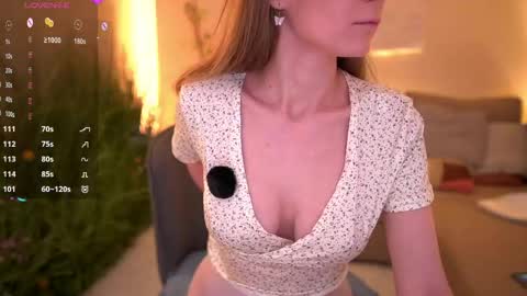 Snapshot of slickmewet chatting on 05.31.26 Elise 165cm 50kg online show from 05.31.26