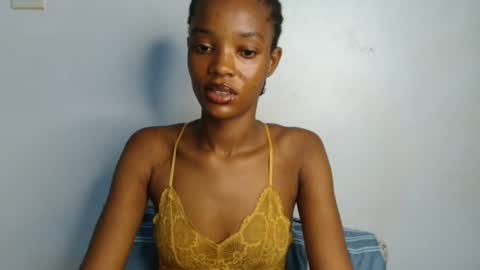 Snapshot of slim_wetpussyy chatting on 06.22.26 Bella online show from 06.22.26