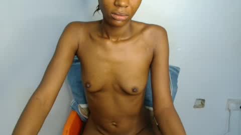 Snapshot of slim_wetpussyy chatting on 06.29.26 Bella online show from 06.29.26