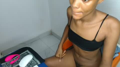 Snapshot of slim_wetpussyy chatting on 07.12.26 Bella online show from 07.12.26