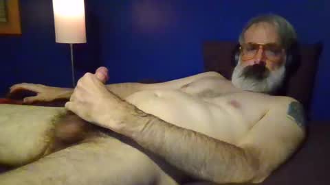 Snapshot of slimglimmer chatting on 12.21.24 Slimglimmer online show from 12.21.24