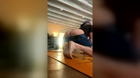 Snapshot of slimmusclebutt chatting on 07.25.26 Slim Musclebuns online show from 07.25.26