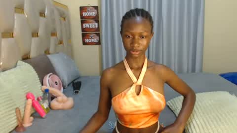Snapshot of slimqueenbae chatting on 07.25.26 slimqueenbae online show from 07.25.26