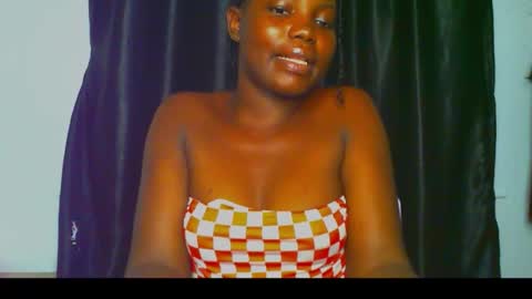 Snapshot of slimthick_tinah chatting on 09.29.25 TINA online show from 09.29.25