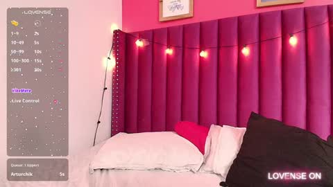 Snapshot of slutlittlecamila chatting on 12.11.24 CAMILA  online show from 12.11.24