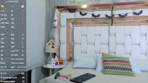 Snapshot of slutlittlecamila chatting on 10.16.25 CAMILA  online show from 10.16.25