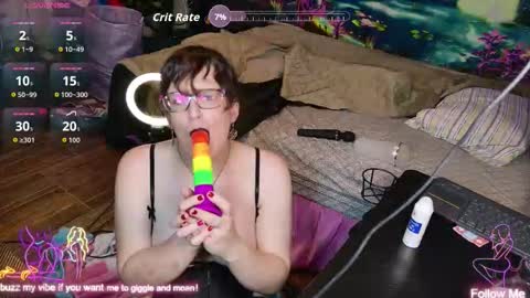 Snapshot of sluttyfrea chatting on 10.24.25 Faye online show from 10.24.25