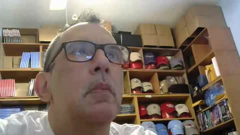 Snapshot of sluttyslave81 chatting on 11.01.25 sluttyslave81 online show from 11.01.25