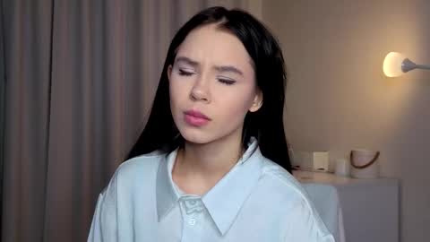 Snapshot of slyshypie chatting on 02.05.26 Lily online show from 02.05.26