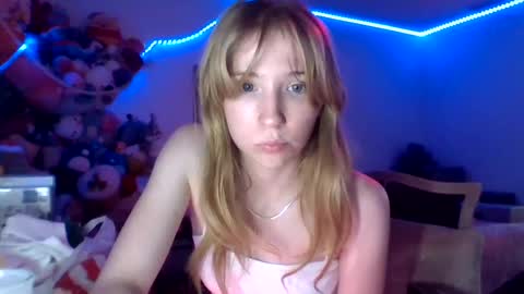 Snapshot of sm0keprincesspeach chatting on 12.31.24 sm0keprincesspeach online show from 12.31.24