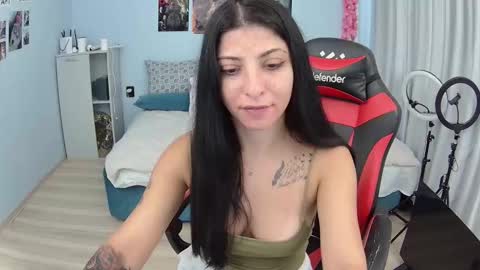 Snapshot of small_horny_girl chatting on 10.10.25 small_horny_girl online show from 10.10.25
