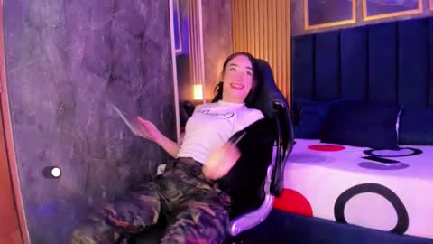 Small Hot19 online show from 04.17.26