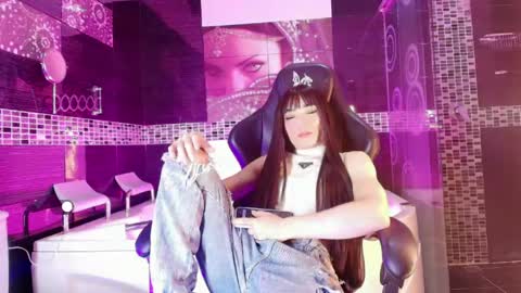 Small Hot19 online show from 05.31.26