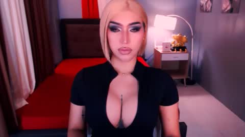 Snapshot of smasherqueen chatting on 04.30.26 smasherqueen online show from 04.30.26
