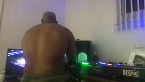 smellmycologne online show from 11.22.25